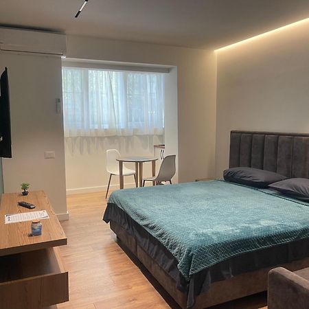 Downtown Studio Apartments ティラナ エクステリア 写真