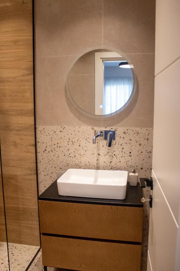 Downtown Studio Apartments ティラナ エクステリア 写真