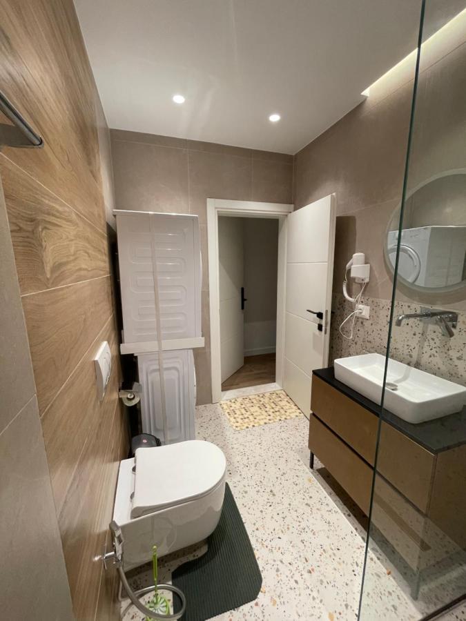 Downtown Studio Apartments ティラナ エクステリア 写真