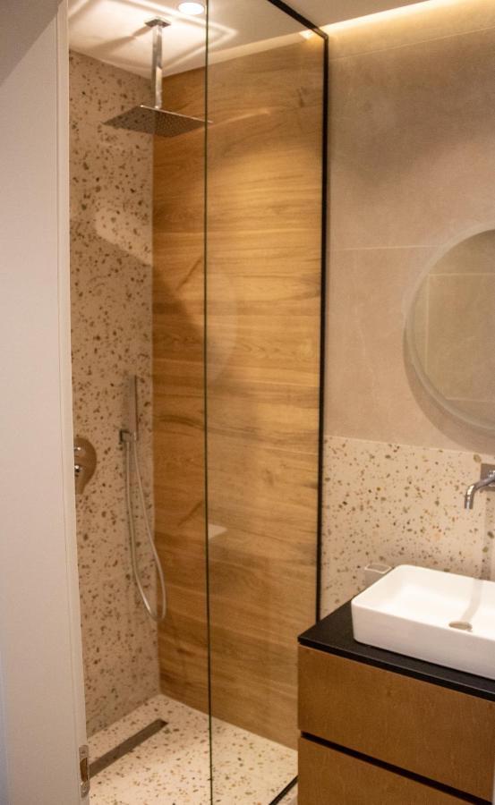 Downtown Studio Apartments ティラナ エクステリア 写真