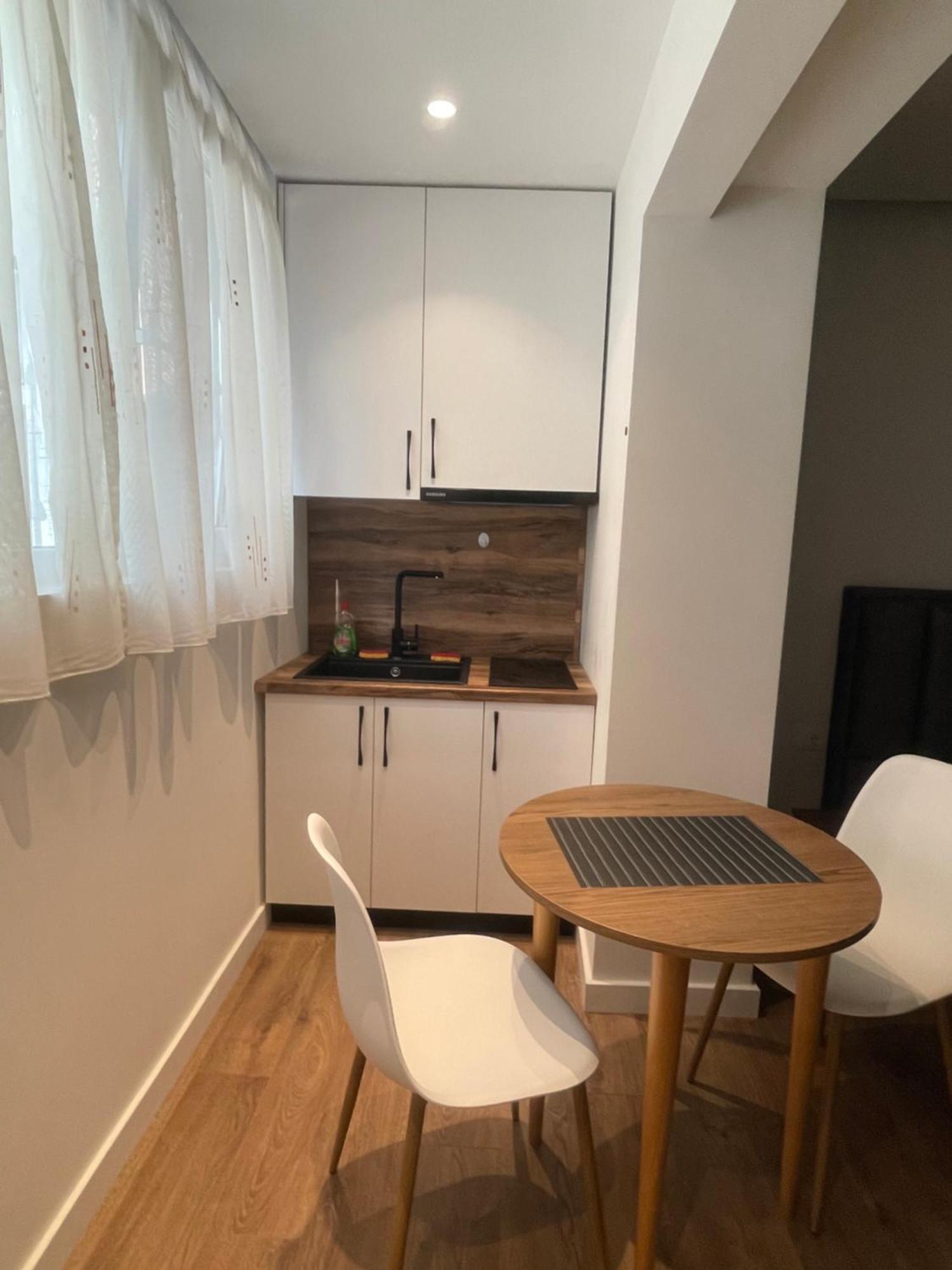 Downtown Studio Apartments ティラナ エクステリア 写真