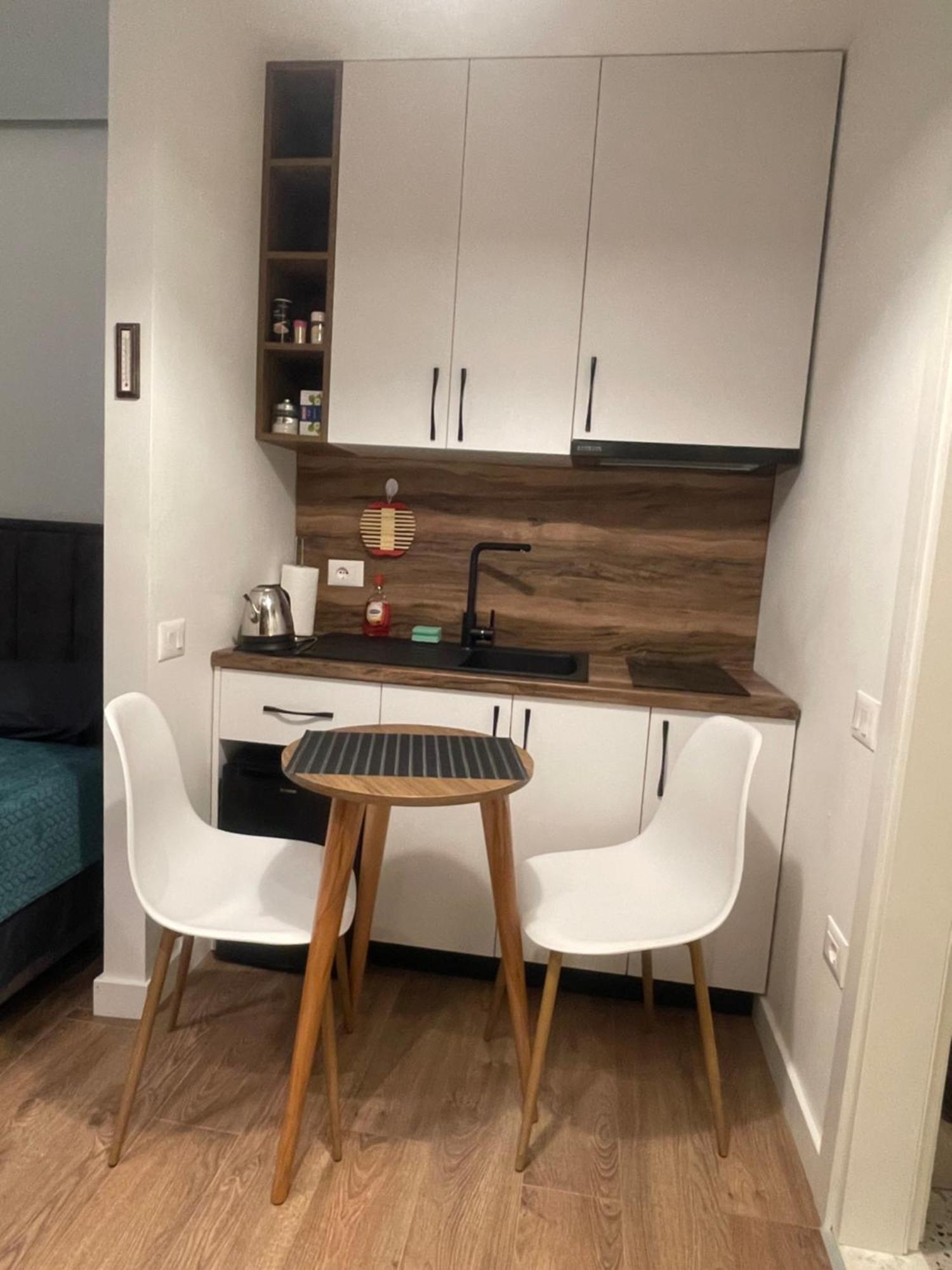 Downtown Studio Apartments ティラナ エクステリア 写真