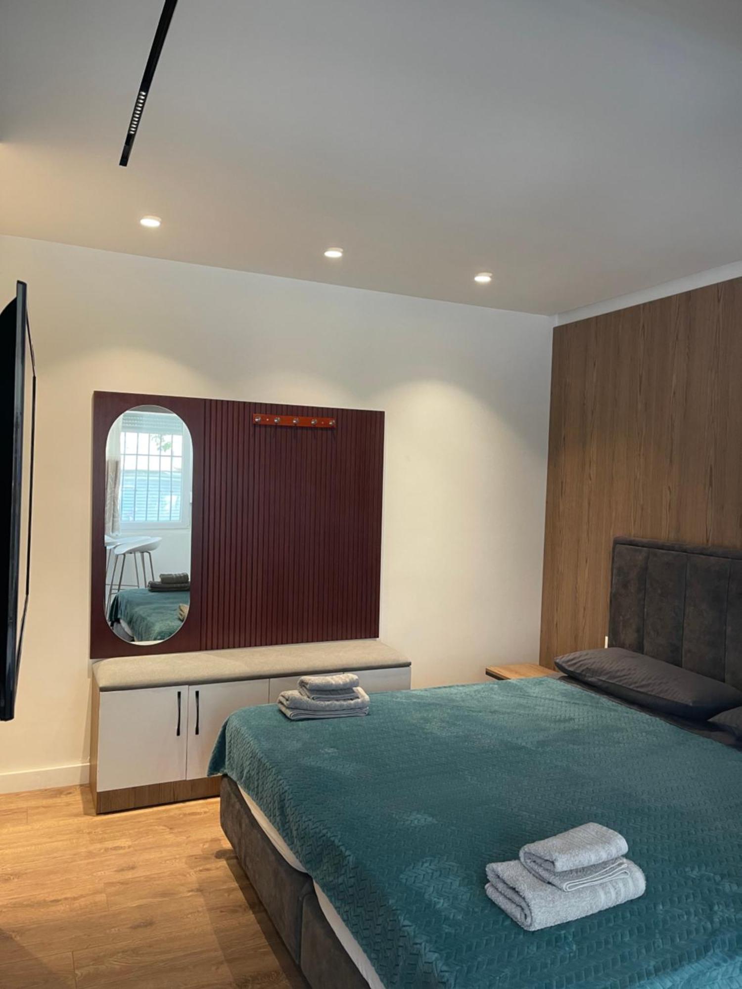 Downtown Studio Apartments ティラナ エクステリア 写真